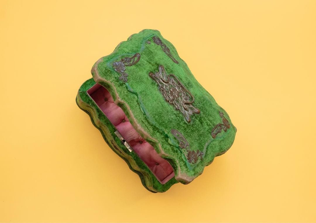 French Antique green Velvet × pink silk jewelry box ( アンティーク