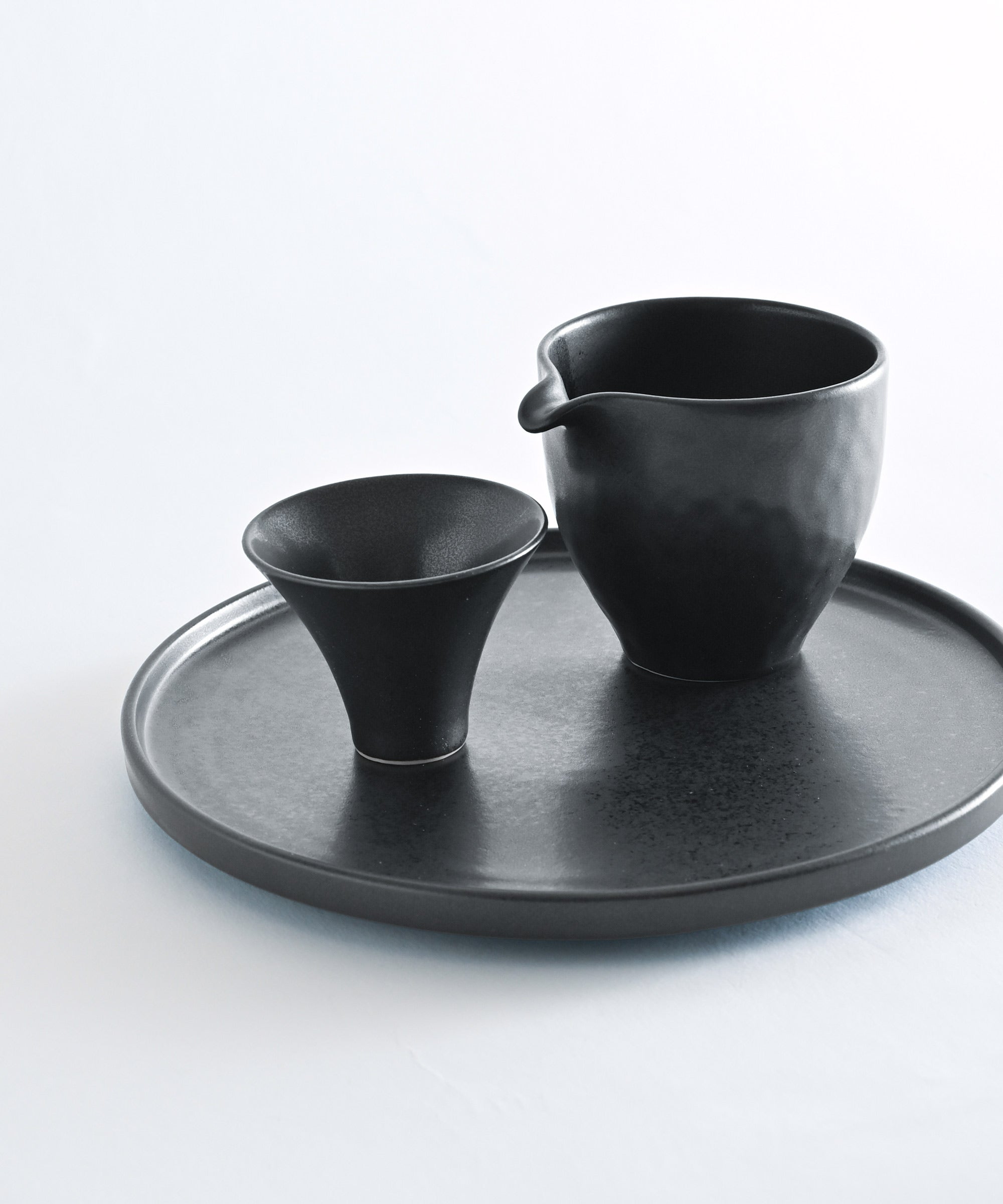 片口酒器[Ash Black] – BASIC AND ACCENT ONLINE STORE