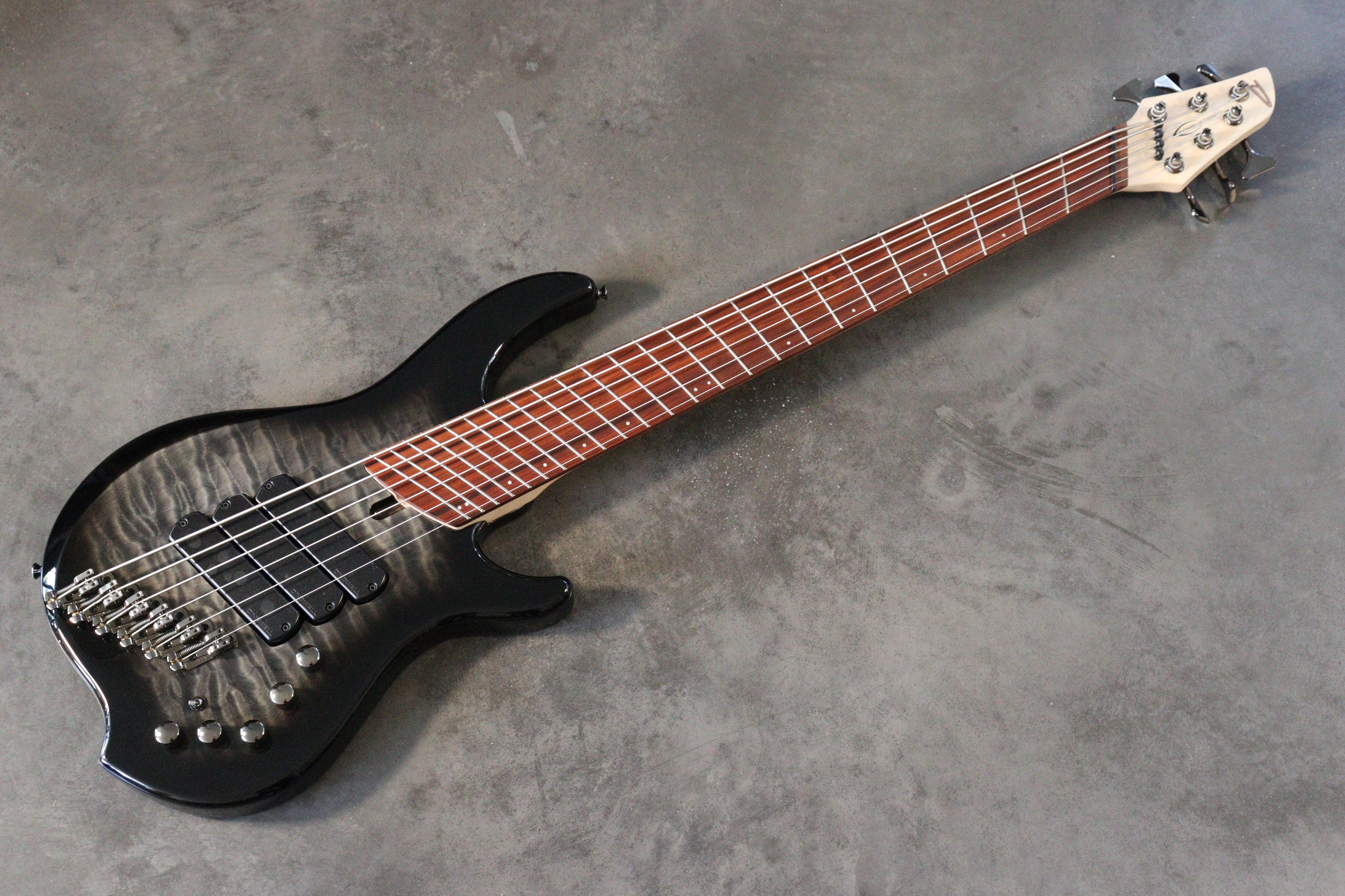 Dingwall Guitars Combustion: 6-String Bass Guitar - Bass Freaks Sprl