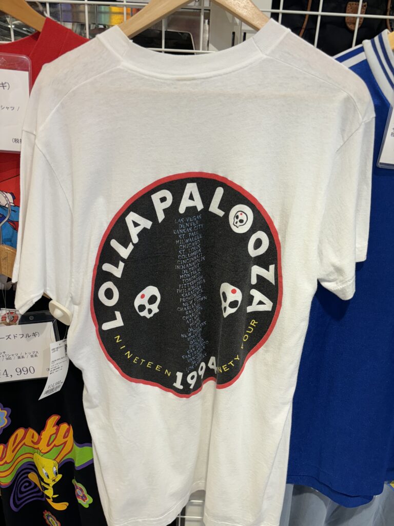 ロラパルーザ（Lollapalooza）のフェスTシャツが入荷。数ある年代の