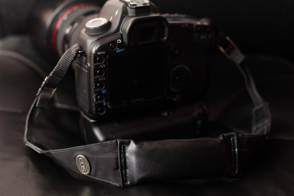 ストラップが嫌い（＞＜）』 CANON EOS 7D ボディ のクチコミ掲示板