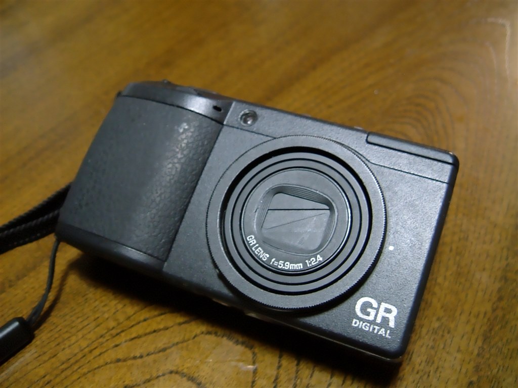 液晶割れジャンクで980円。でも 撮影できれば立派な「GRⅡ