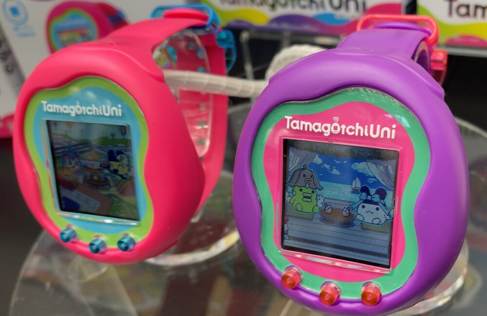 Tamagotchi Uni ピンク色 たまごっちユニ ピンク色 ベルト付き BANDAI