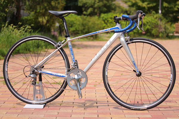 GIANT DEFY2 ティアグラ 2×10s Defy-Advanced-