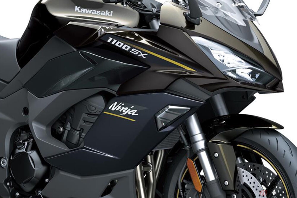 スーパースポーツ顔で超充実装備!! カワサキの俊足スポーツツアラー