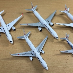 1/400 航空機 用のミニカー GSE まとめて 1/400 航空機 用のミニカー