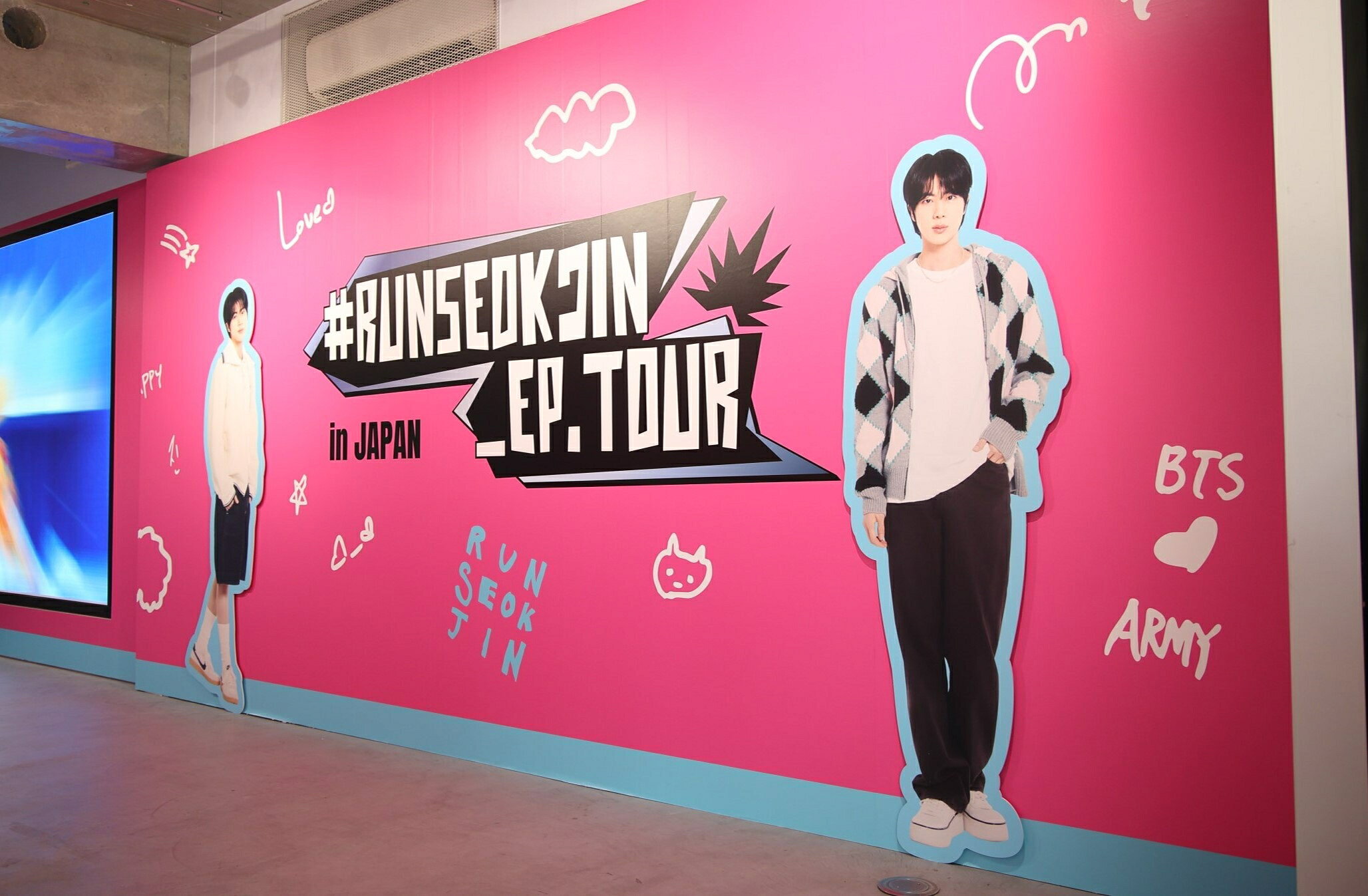 BTS JINのポップアップストアをレポート！ 等身大パネル、実寸“JIN
