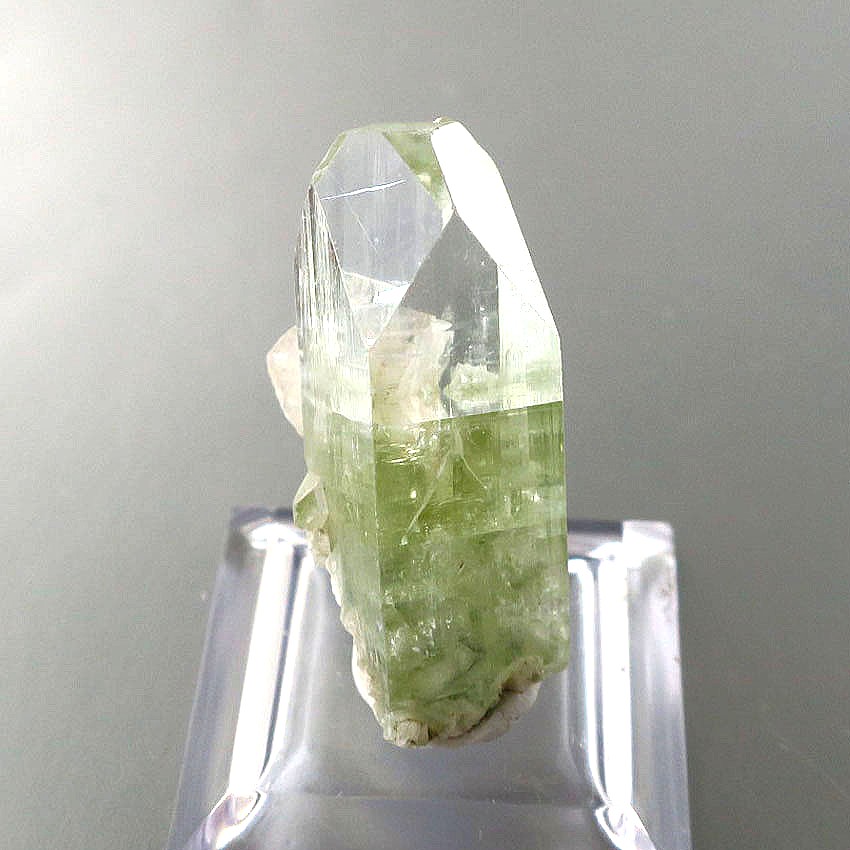 アポフィライト（魚眼石）ポイント レモンカラー レア【一点物】透明感