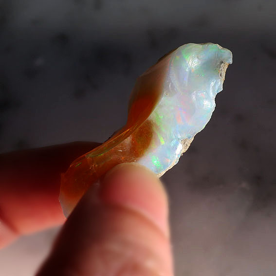 エチオピアウェロ産オパール 原石 鉱物標本 ジュエリーグレード 虹