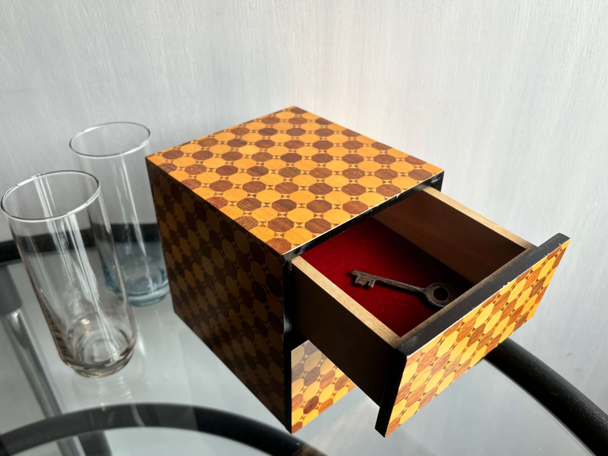 No.10991「日本の工芸品： 寄木細工の小引き出し」高さ14.5cm SOLD