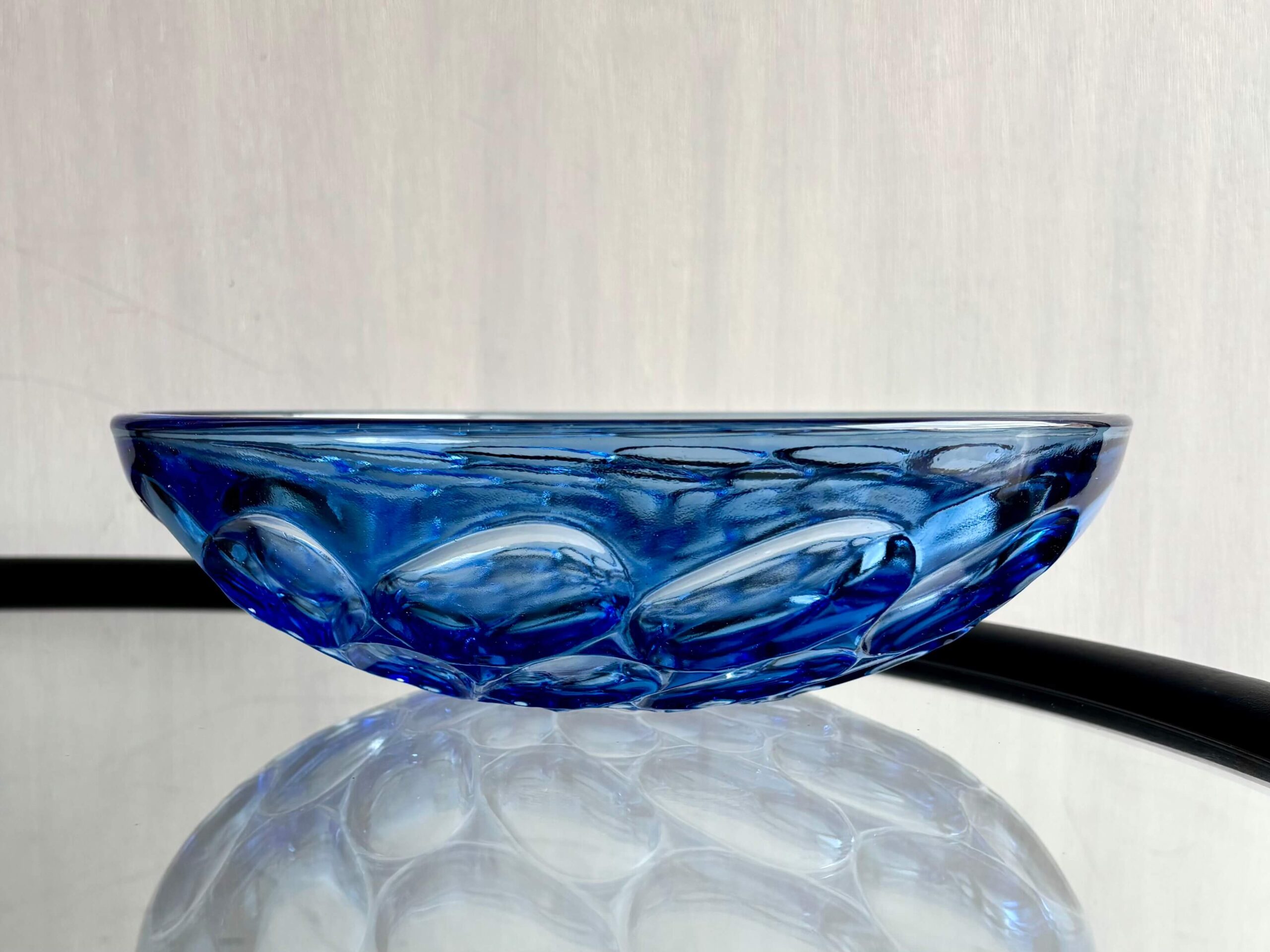 青いガラスボウル ナス