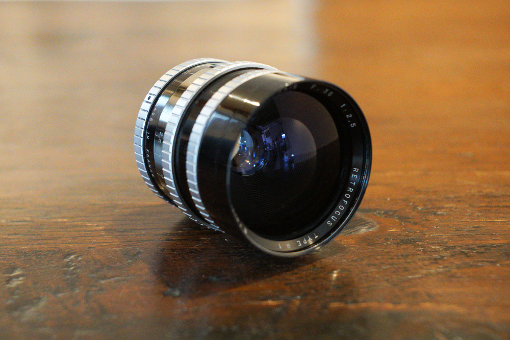 フランスのオールドレンズ P.Angenieux 35mm F2.5 Retrofocus Type R1