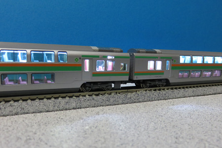 KATO E231系のグリーン車は2両とも室内灯クリアに - にゃいっちぃと