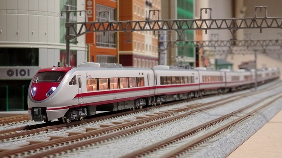 683系8000番台「スノーラビット エクスプレス」に室内灯 - ビスタ模型