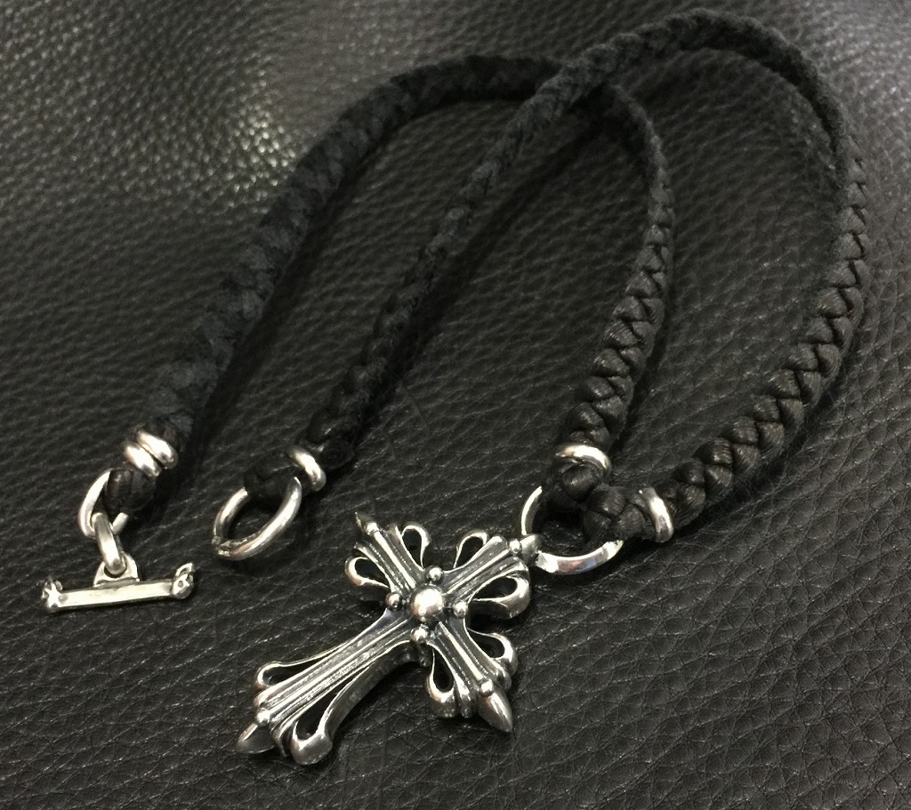 アール ヌーボー クロス ウイズ ブレイ ドレザー ネックレス