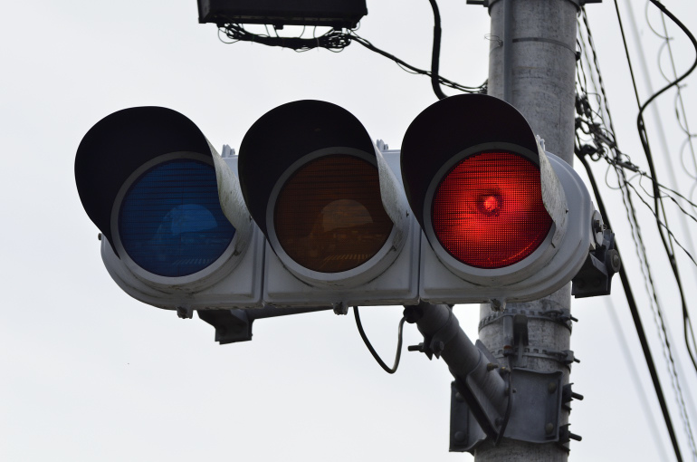 旅先で見かけた信号機 樹脂灯器・電材分割【高知県四万十町】 - 信号機