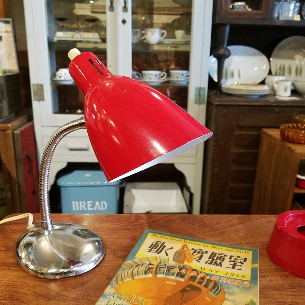 レトロフューチャーなスチールシェードのデスクライト - [Sold Out