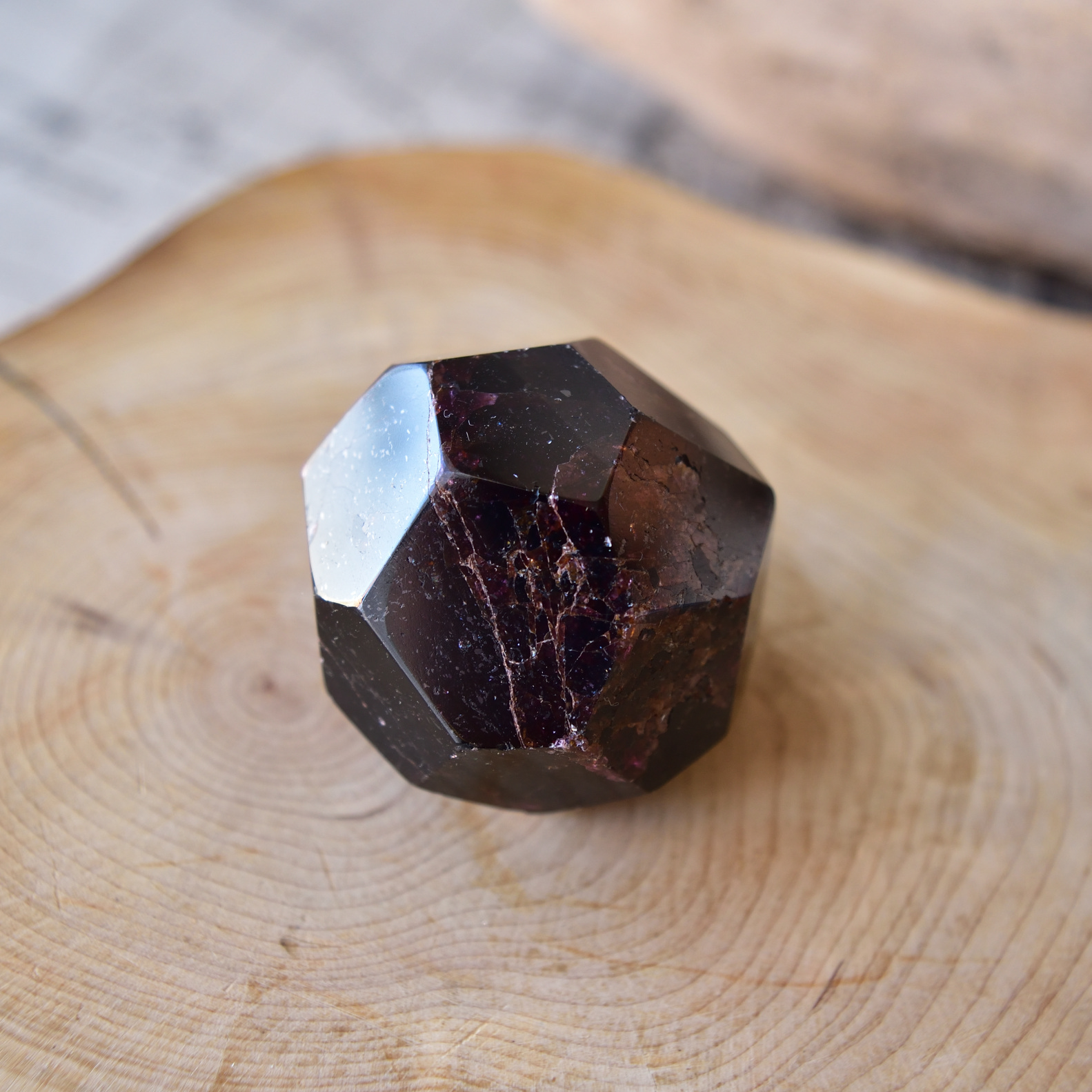 ダークレッドの12面体結晶ガーネット(Lサイズ2)ポリッシュ/置物