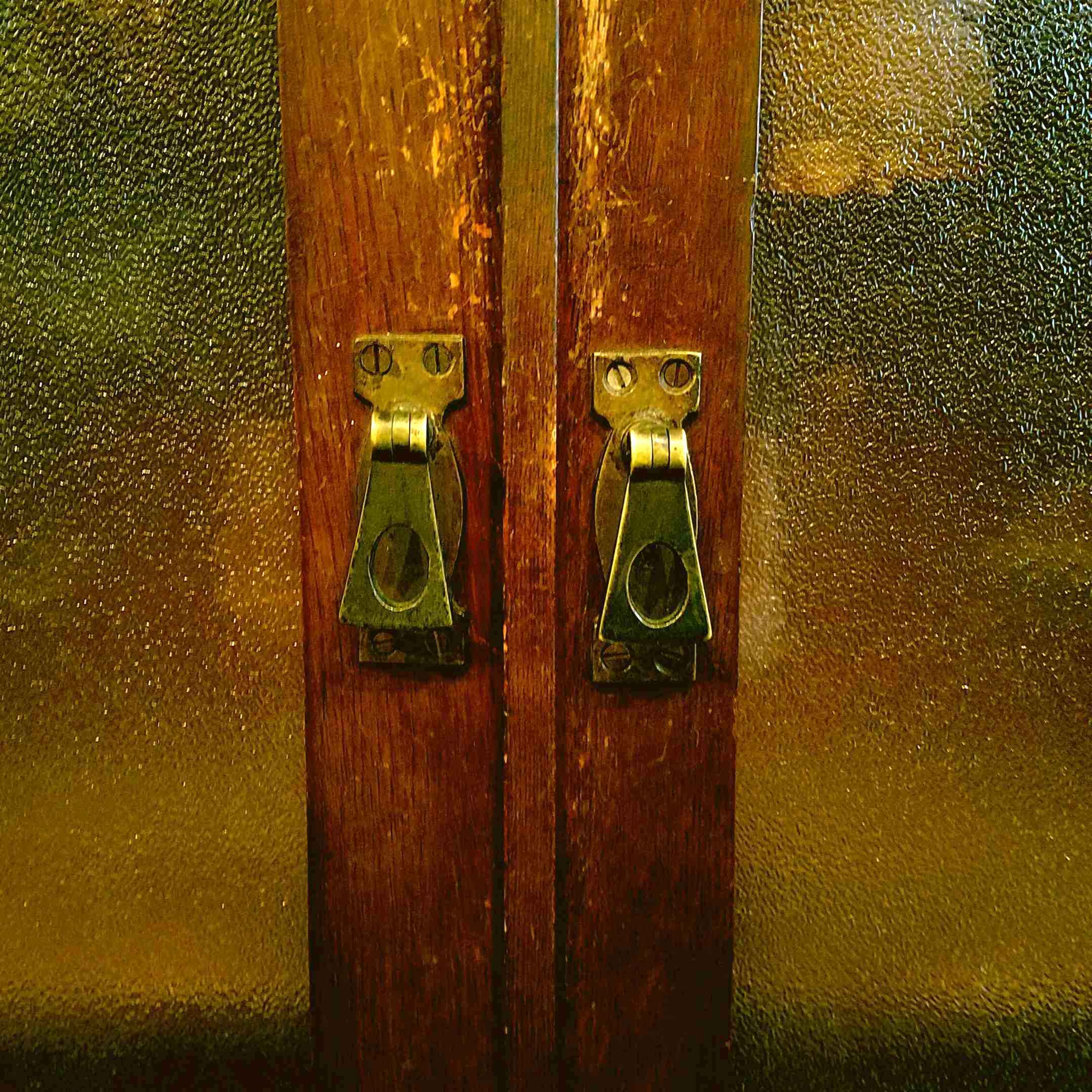 昭和レトロなダイヤガラス・キャビネット（食器棚/本棚/収納棚