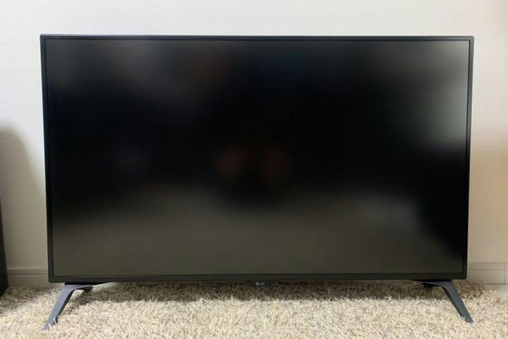 LG 『43UN700T-B』 レビューチェック ～スタンド違いで若干安い42.5