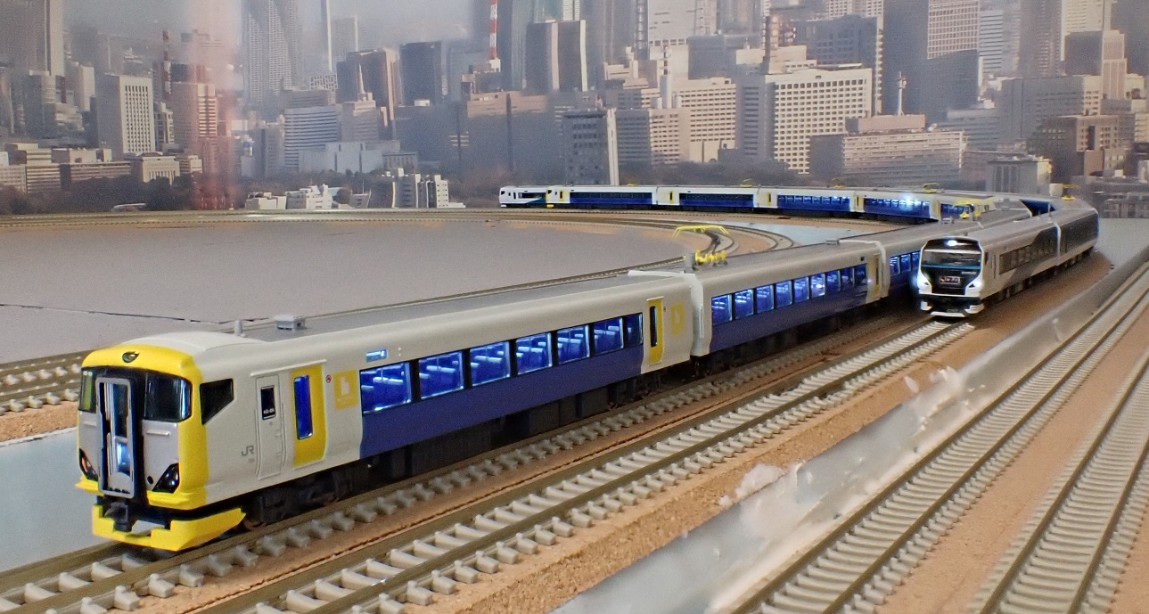 KATO E257系2000番台 踊り子9両セット 入線 | 川崎駅 レイアウト製作日誌