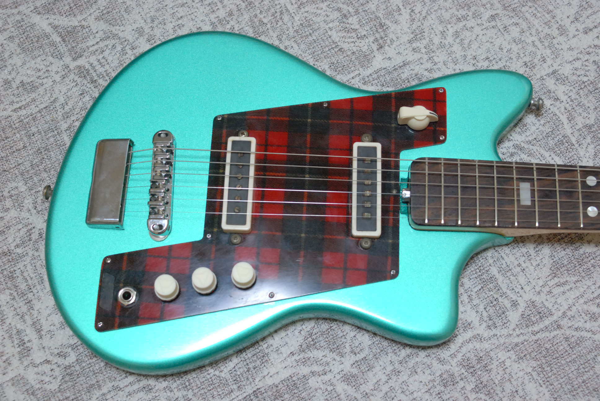 60年代製 グヤトーン LG-75を再生する。 - First Touch ギターリペア