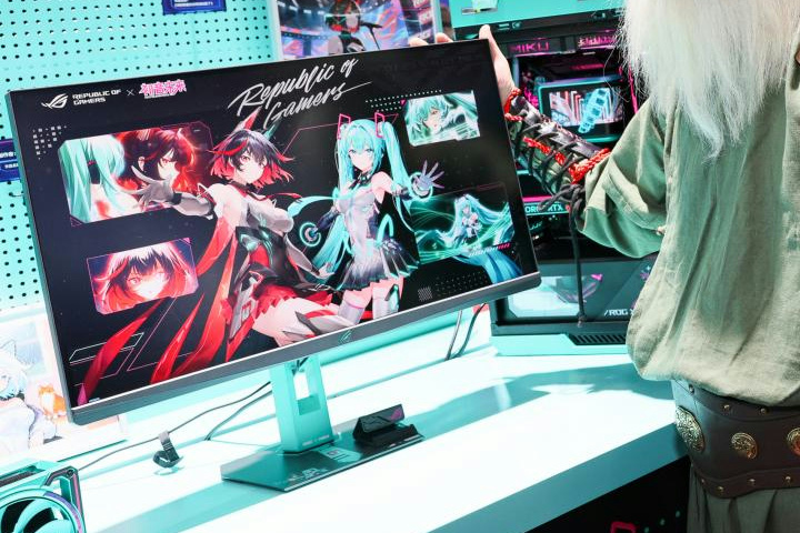ASUS、ROGブランドで出す”初音ミク”コラボのゲーミングモニター『ROG