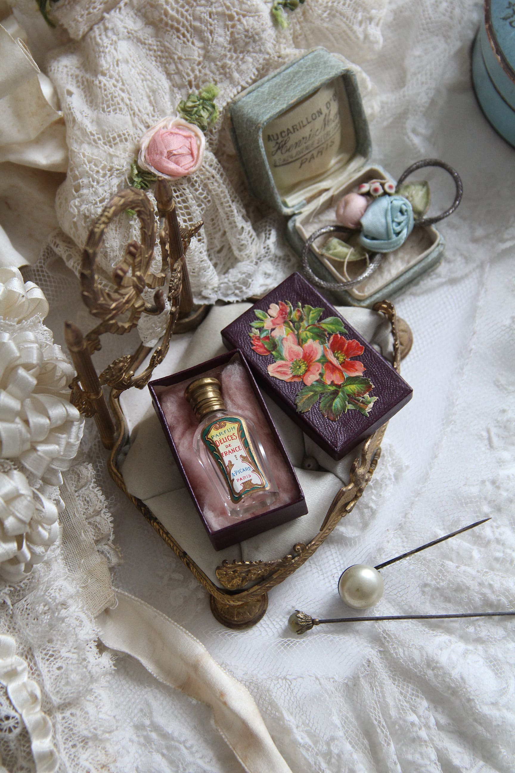 ミニチュアサイズのアンティーク香水瓶＊箱入りセット | Ô BEL INVENTAIRE