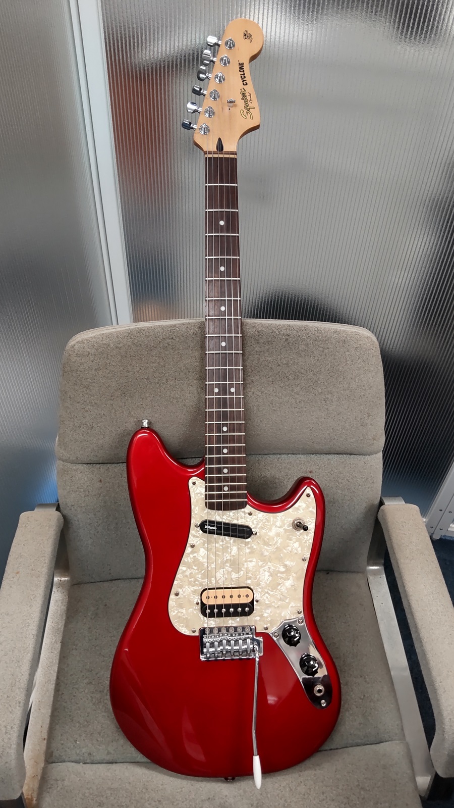 スクワイヤーサイクロン レッド 3ピックアップ