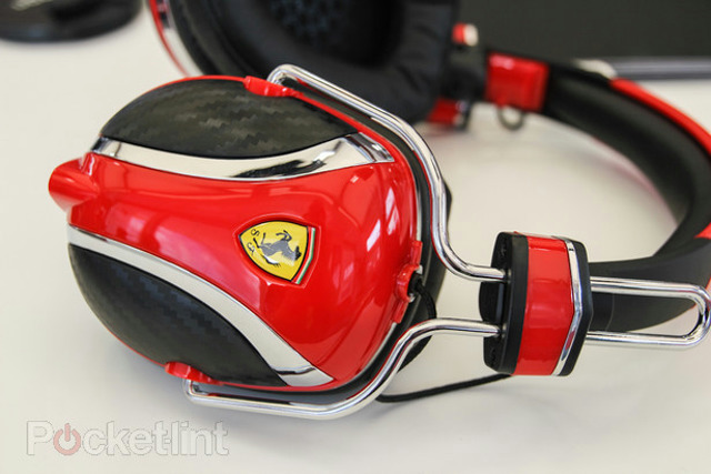 本格的なフェラーリ・デザインのヘッドホン『Ferrari by Logic3 P200