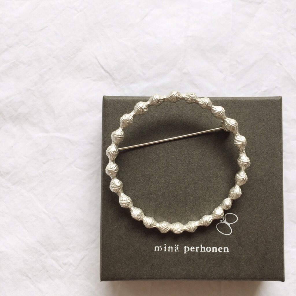 ミナ ペルホネン「tambourine」のブローチ。 - *パラティッシ* ミナ