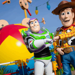 上海ディズニーランド正規品白雪姫 物語ピンバッジ限数300 - メルカリ