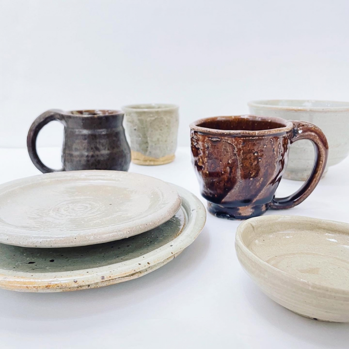 益子焼 台付き皿 成井恒男. 益子焼 台付き皿 成井恒男 益子焼