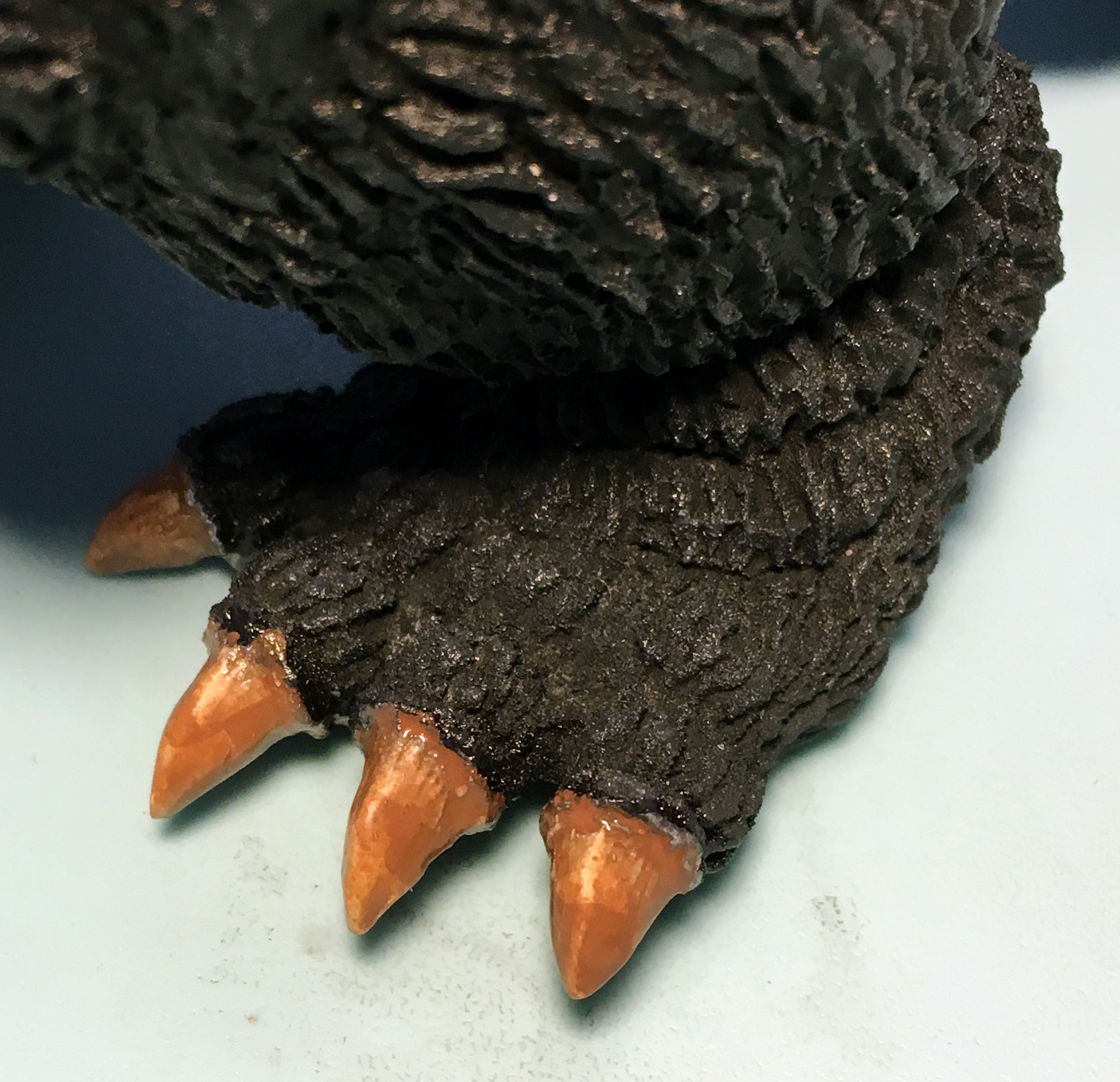 酒井ゆうじ造型工房『20cm ビオゴジ出現』 爪の塗装