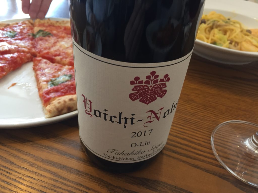 余市町「ジジヤ・ババヤ」にて、ドメーヌ・タカヒコの「ヨイチ ノボリ