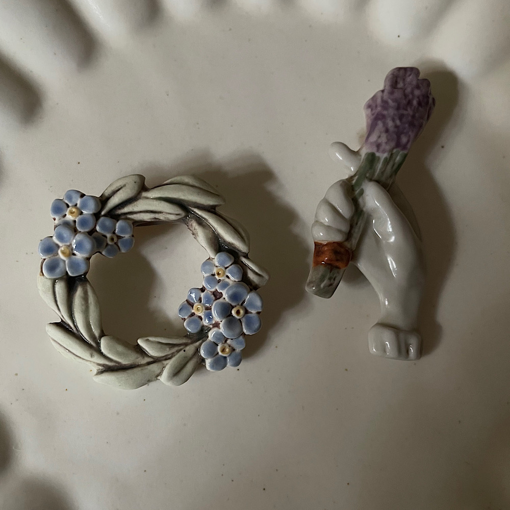 Siesta Blog | 1日を輝かせてくれる、小菅幸子さんのブローチ。