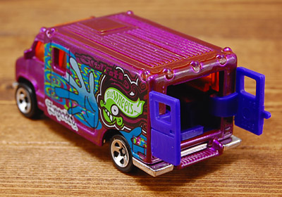 救急車らしさは皆無！ホットウィールのアンビュランス-趣味人のブログ