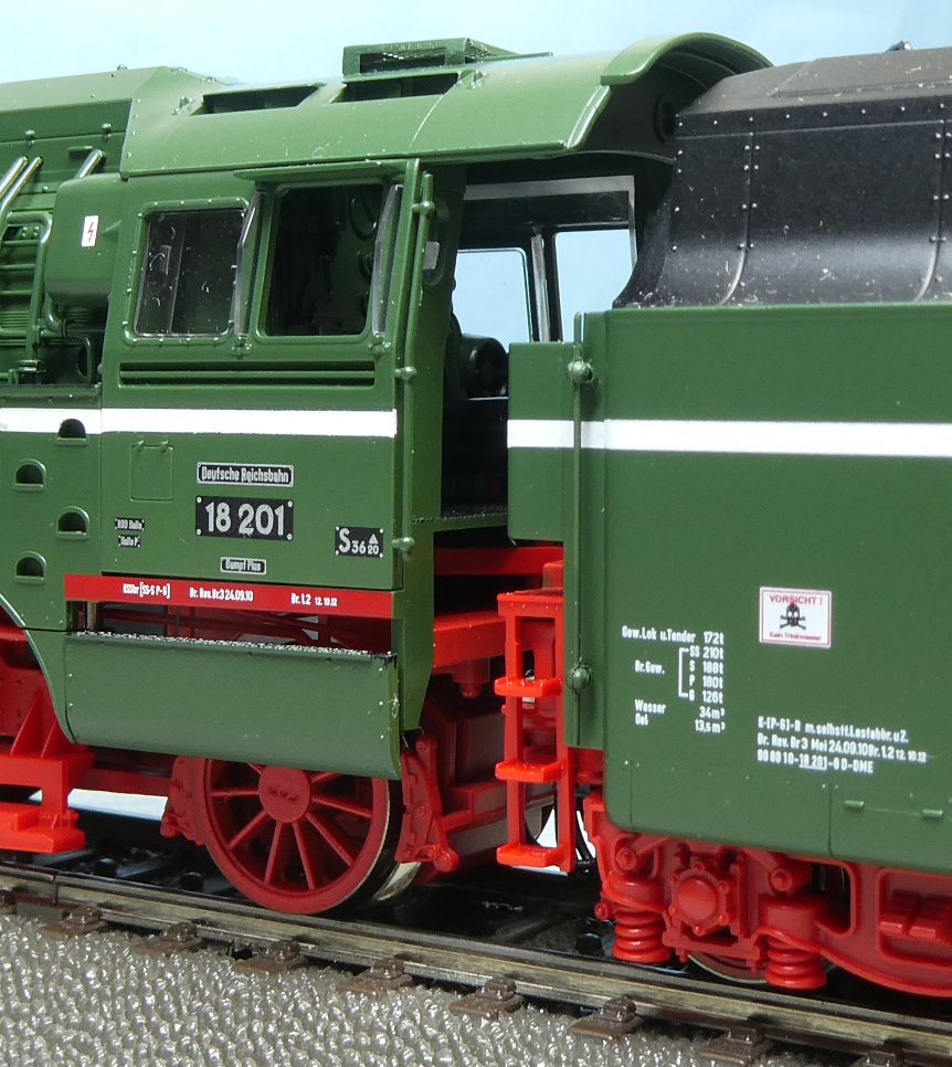 東ドイツ国鉄 DR 高速試験用機関車 BR 18 201号機（ROCO 69218）