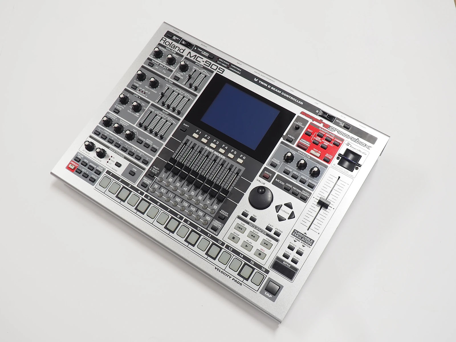 鍵盤楽器 Roland MC-909 Roland MC-909 Synth Production Controller