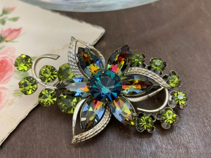 ドイツ 60s ブローチ グリーン 七色 花 アンティーク | Blue Swallow