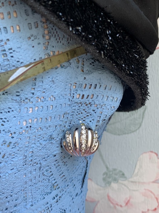 イヴサンローランヴィンテージ貝ブローチシェルストーンゴールドカラー