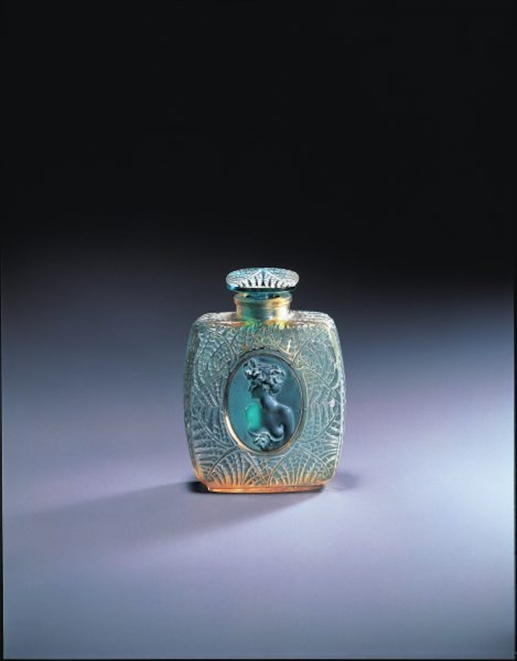 ラリックの香水瓶など約140点を展示。「アール・デコ」の装いに光を