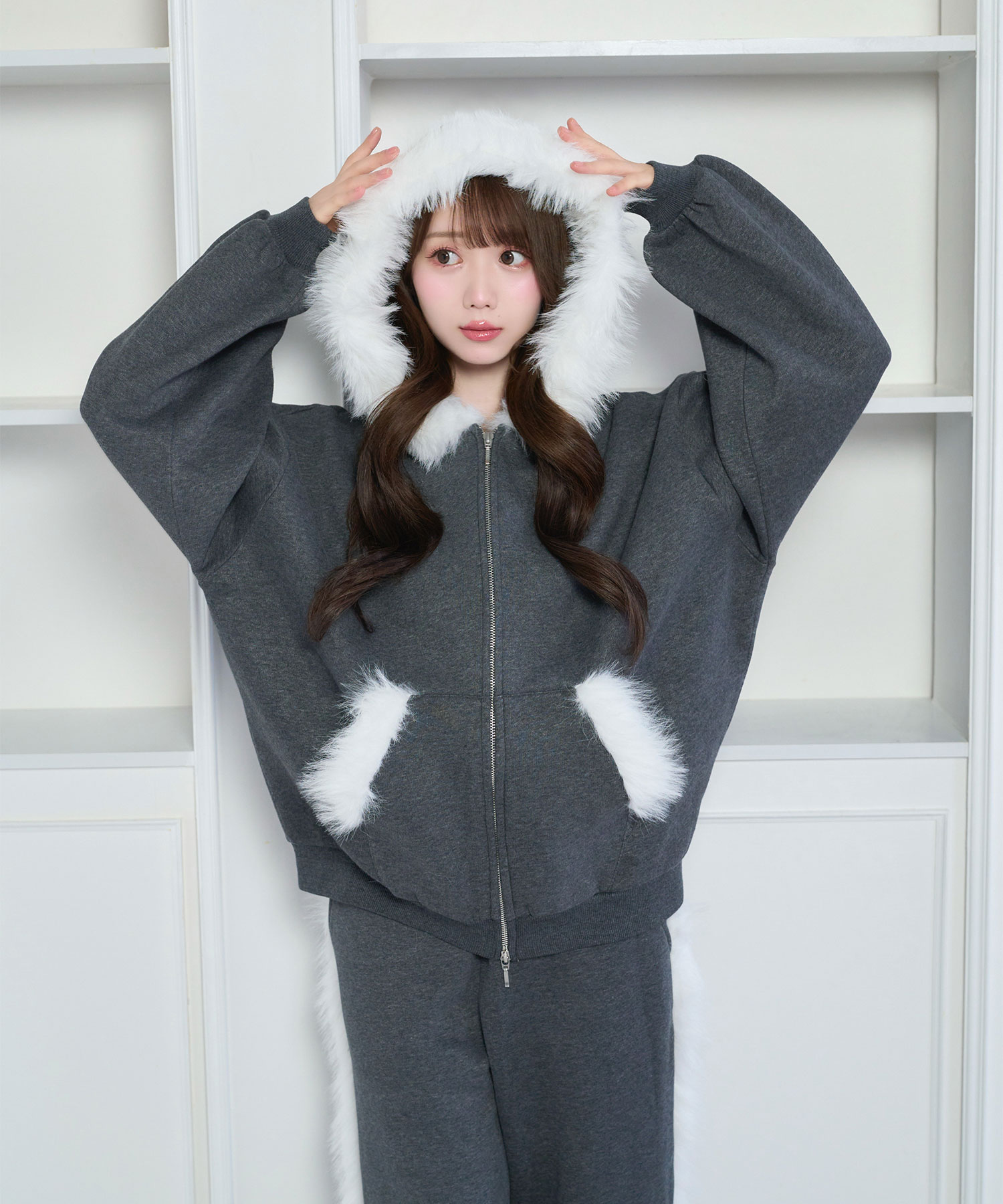 Fur trimming zip set up – BUNNY APARTMENT