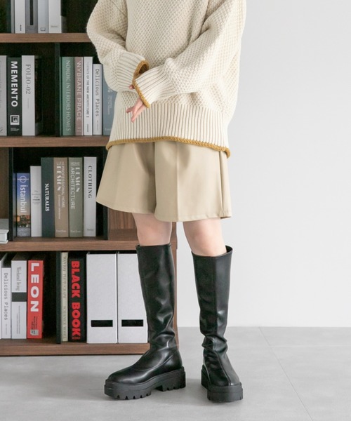 LOWRYS FARM（ローリーズファーム）の「フェイクレザーショートパンツ