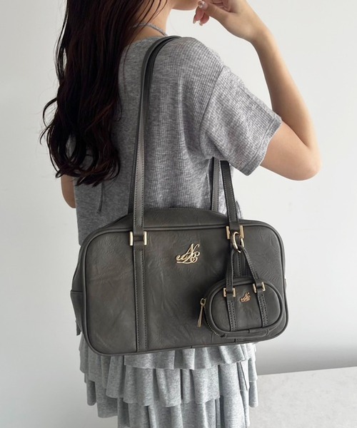 ミニバッグチャーム付きスクエアボストンバッグ（ボストンバッグ