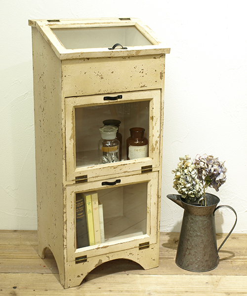 salut!（サリュ!）の「ｱﾝﾃｨｰｸｳｯﾄﾞｶﾞﾗｽｷｬﾋﾞﾈｯﾄ（インテリア雑貨