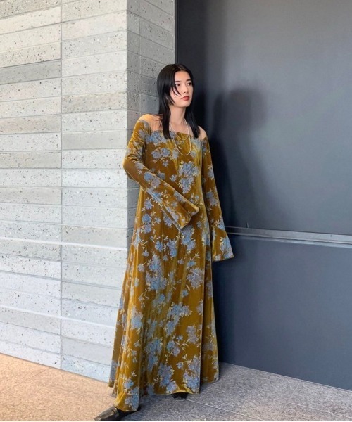 FLOWER PRINT VELOUR DRESS（ドレス）｜Ameri（アメリ）のファッション