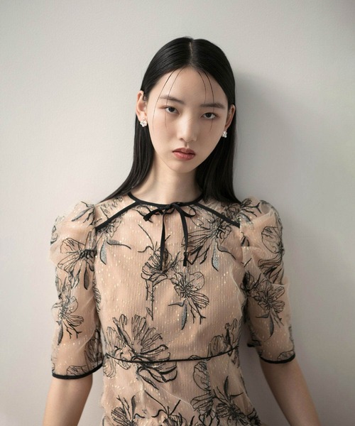 セール】【LEJA】半袖花柄刺繍レースフロントバックリボンパフスリーブ