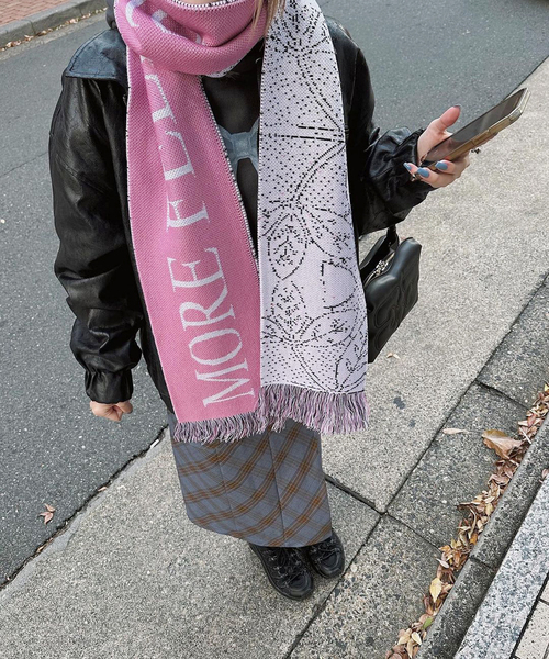 FEKETEラメフーディーマフラー ピンク FEKETE（フェケテ）の「HOODED