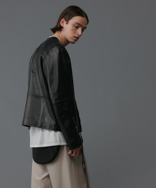 ADAM ET ROPE'（アダムエロペ）の「シープレザー ノーカラー